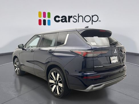 Used 2025 Mitsubishi Outlander SE AWD/4WD image 3