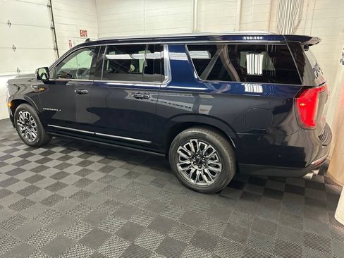 Used 2024 GMC Yukon XL Denali Ultimate AWD/4WD image 6