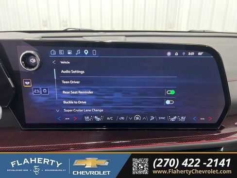 Used 2026 Chevrolet Traverse RS w/ LPO, Floor Liner Package AWD/4WD image 30