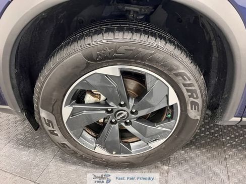 Used 2025 Nissan Rogue SV AWD/4WD image 19