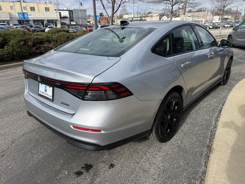 Used 2025 Honda Accord SE image 12