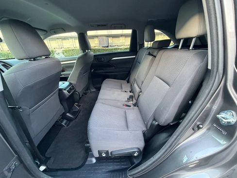 Used 2014 Toyota Highlander LE FWD image 10