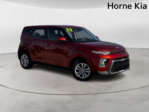 Certified 2022 Kia Soul LX image 2