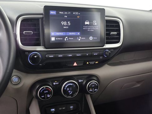 Used 2024 Hyundai Venue SEL image 39