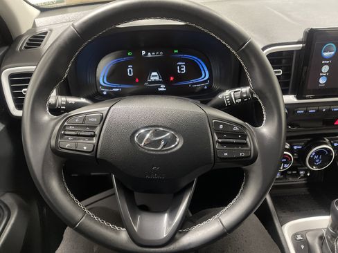 Used 2023 Hyundai Venue Limited image 30