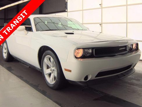 Used 2014 Dodge Challenger SXT image 5