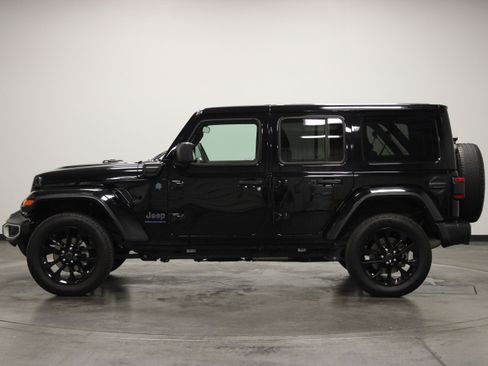 Used 2025 Jeep Wrangler Unlimited Sahara w/ Safety Group AWD/4WD image 5