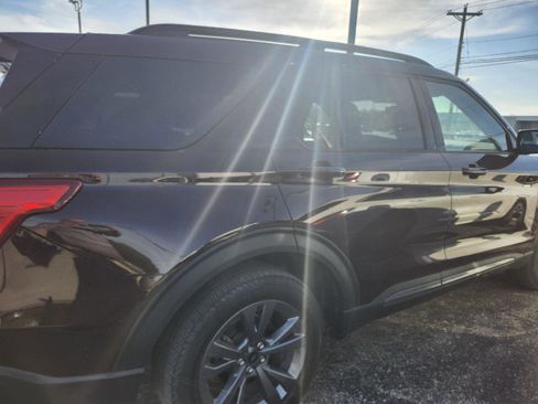 Used 2022 Ford Explorer XLT w/ Equipment Group 202A AWD/4WD image 7