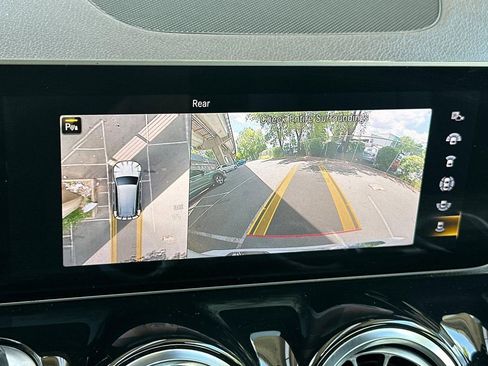 Used 2021 Mercedes-Benz GLB 250 4MATIC image 24