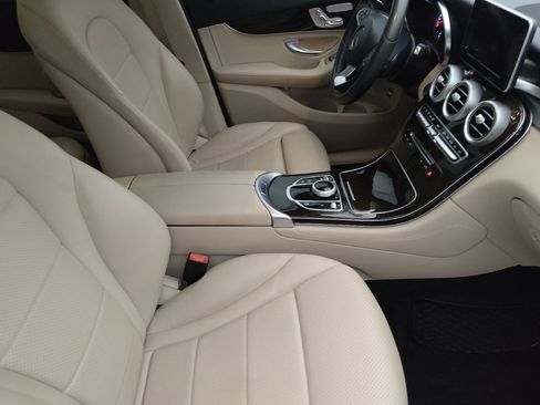 Used 2017 Mercedes-Benz GLC 300 w/ Premium 1 Package image 21