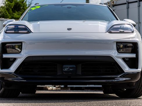 Used 2025 Porsche Macan Turbo Electric AWD/4WD image 15