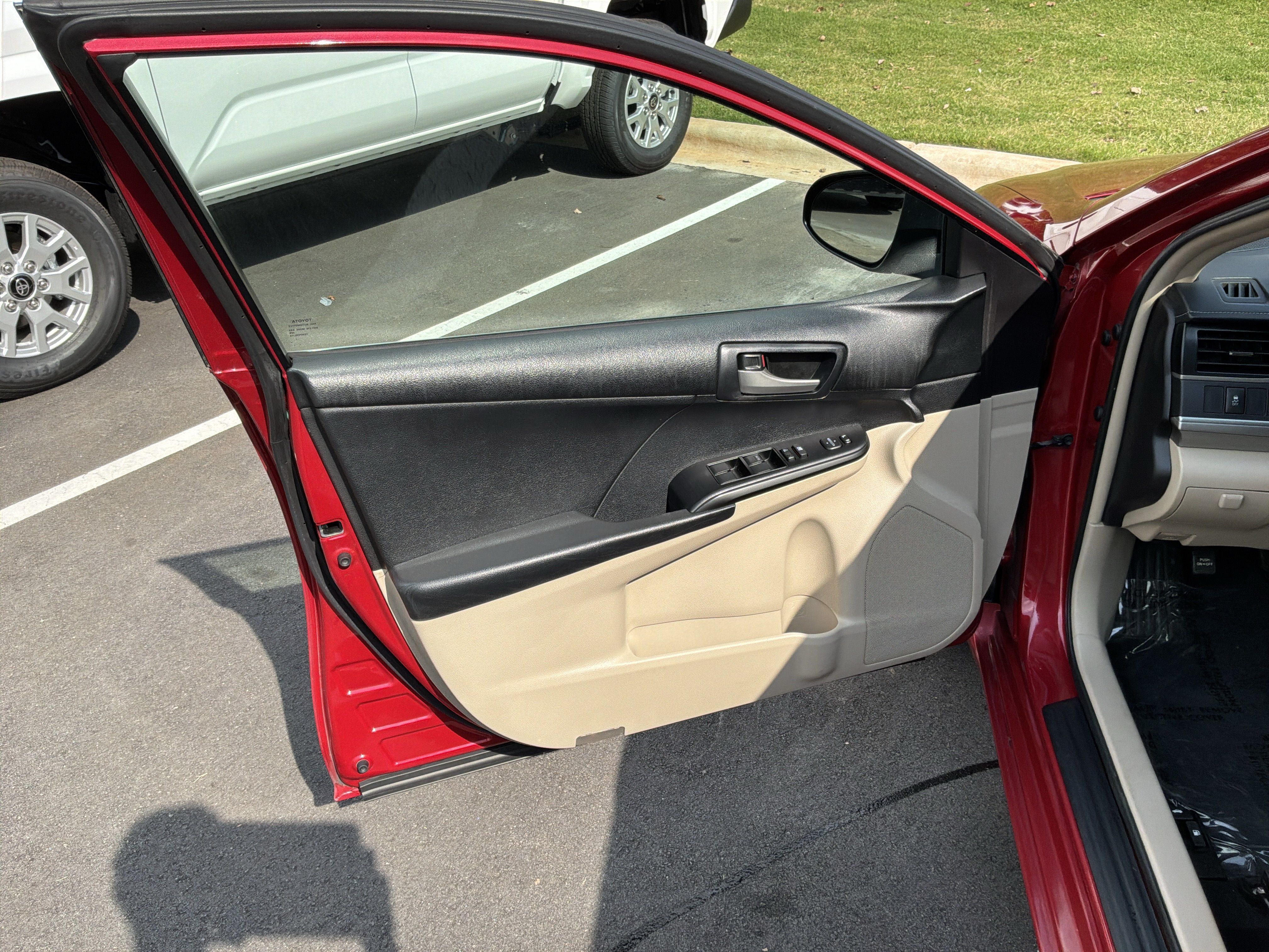 Used 2014 Toyota Camry FWD image 14
