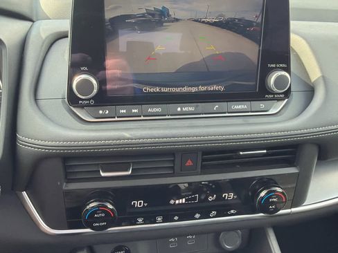 Used 2025 Nissan Rogue SV image 14