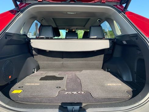 Used 2020 Toyota RAV4 Limited AWD/4WD image 25