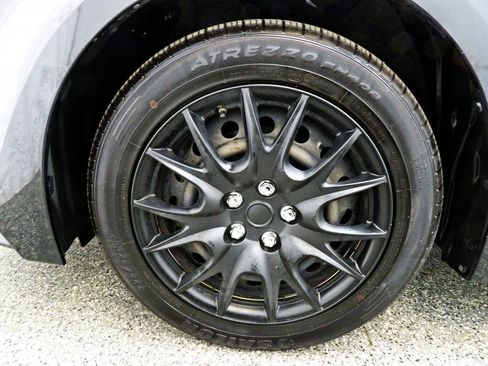 Used 2020 Toyota Corolla LE image 18