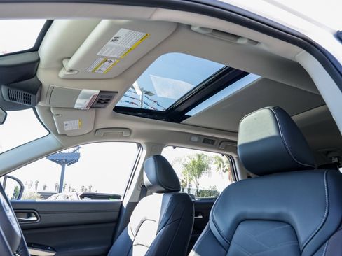 Used 2025 Nissan Pathfinder Platinum w/ Cargo Package image 20