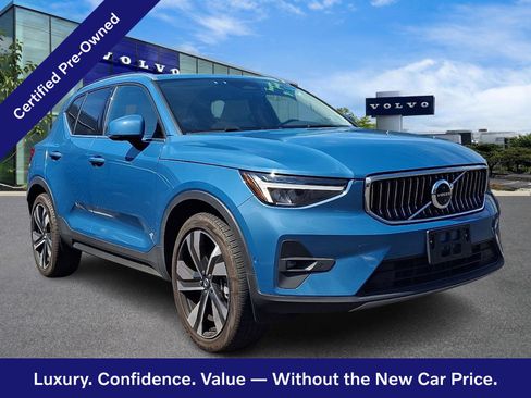 Used 2023 Volvo XC40 B5 Plus w/ Climate Package AWD/4WD image 1