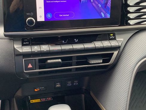 Used 2025 Toyota Camry SE image 24