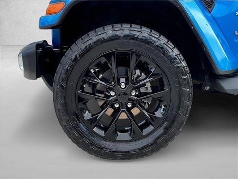 Used 2021 Jeep Wrangler Unlimited Sahara w/ Cold Weather Group AWD/4WD image 10