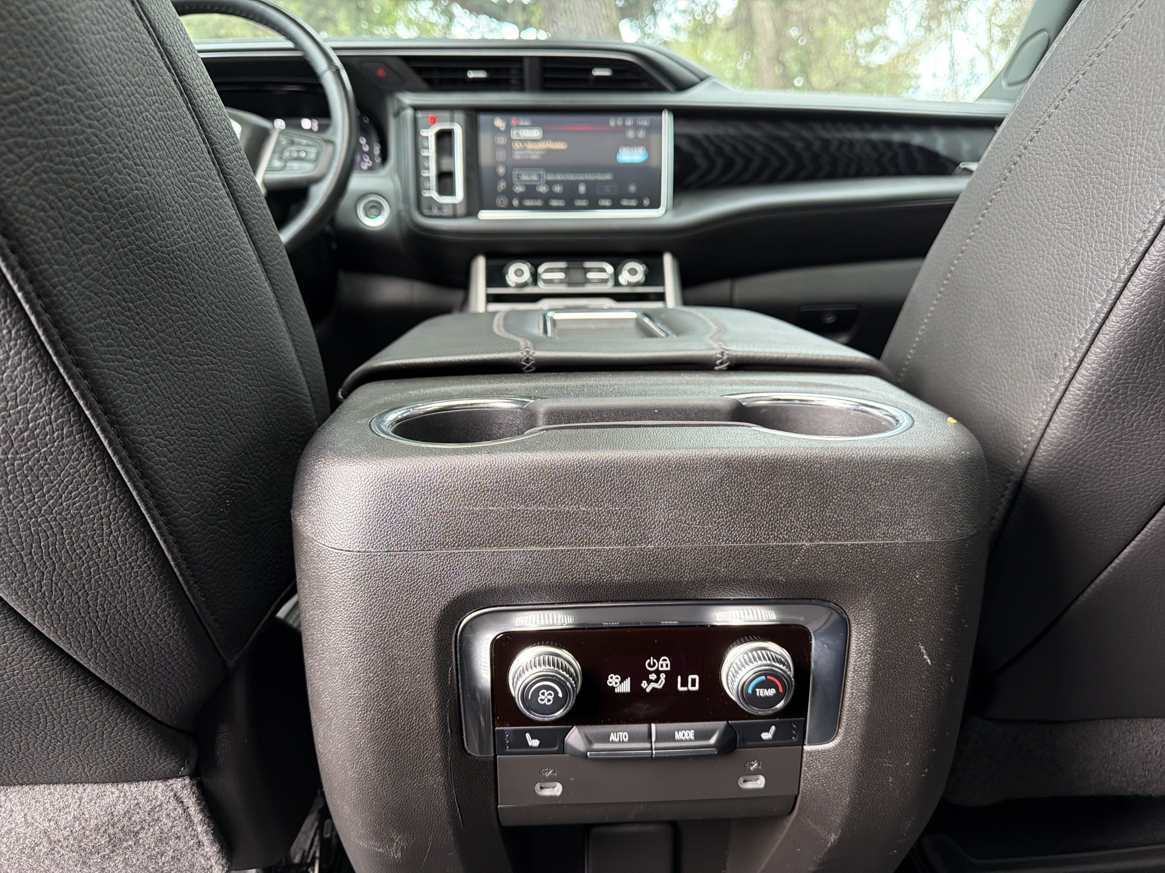 Used 2022 GMC Yukon Denali RWD image 38