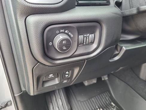 New 2026 RAM 1500 Laramie AWD/4WD image 14