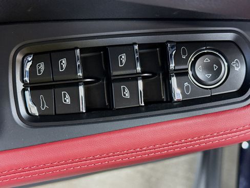 Certified 2026 Porsche Macan AWD/4WD image 21