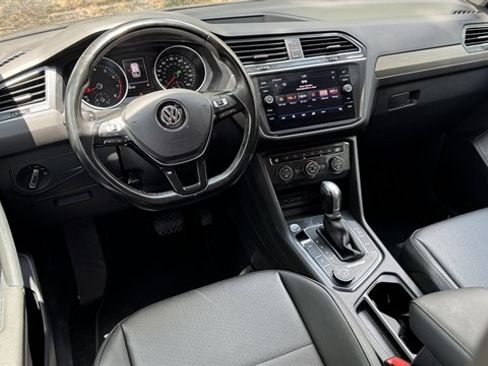 Used 2018 Volkswagen Tiguan SE w/ 3rd Row Seat Package AWD/4WD image 10