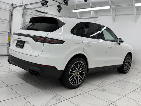 Certified 2023 Porsche Cayenne Platinum Edition image 11