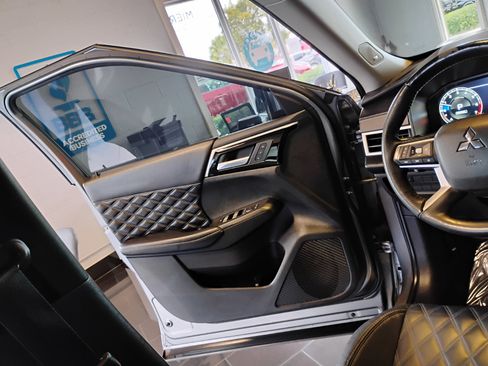 Used 2023 Mitsubishi Outlander SEL image 37