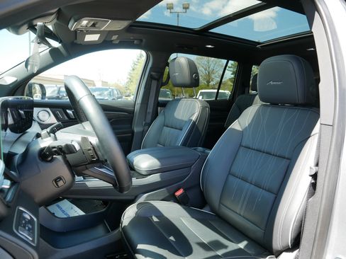 Certified 2025 Buick Enclave Avenir w/ Super Cruise Package AWD/4WD image 34
