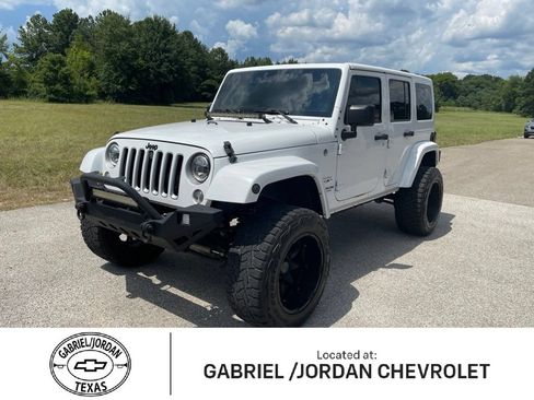 Used 2017 Jeep Wrangler Unlimited Sahara w/ Max Tow Package AWD/4WD image 1