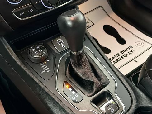 Used 2020 Jeep Cherokee Trailhawk w/ Cold Weather Group image 16