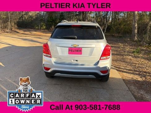 Used 2022 Chevrolet Trax LT w/ LT Convenience Package image 9