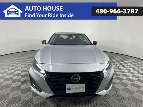 Used 2024 Nissan Altima 2.5 SV image 2