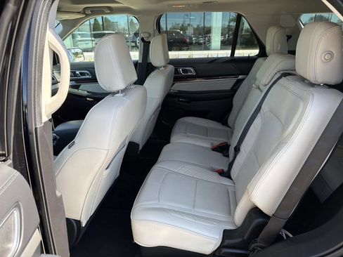 Used 2018 Ford Explorer Platinum image 17