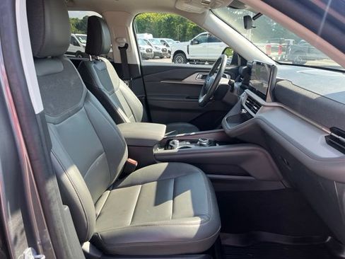 Certified 2025 Ford Explorer Active w/ Active Comfort Package AWD/4WD image 11