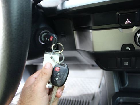 Used 2020 Toyota Tacoma SR w/ SR Convenience Package image 25