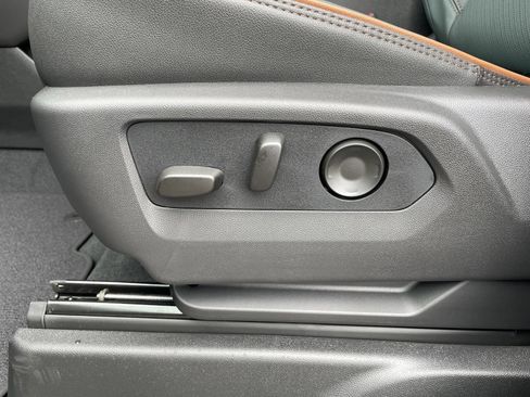 New 2026 GMC Yukon AT4 w/ AT4 Premium Package AWD/4WD image 18