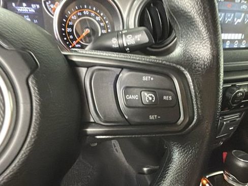 Used 2022 Jeep Gladiator Sport AWD/4WD image 16