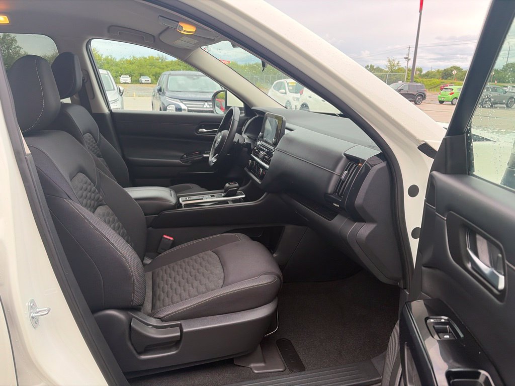 Used 2022 Nissan Pathfinder SV FWD image 10