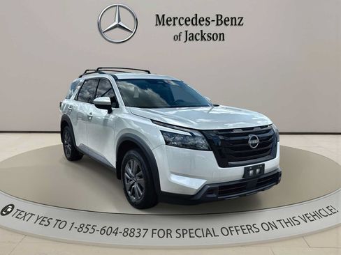 Used 2023 Nissan Pathfinder SV w/ Black Appearance Package AWD/4WD image 2