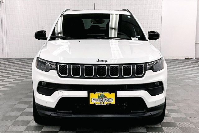 Used 2023 Jeep Compass Latitude w/ Sun and Sound Group AWD/4WD image 4