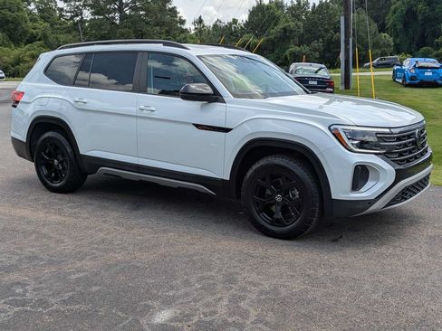 Used 2024 Volkswagen Atlas Peak Edition SEL AWD/4WD image 8