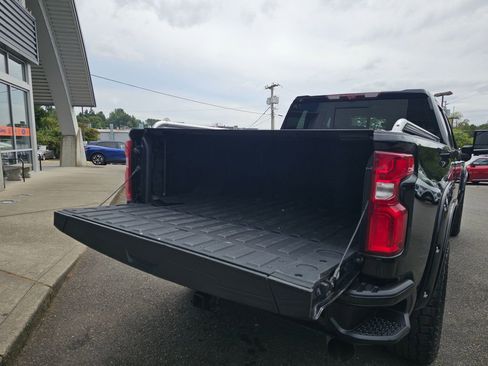 Used 2022 Chevrolet Silverado 2500 High Country w/ Z71 Off-Road Package image 16