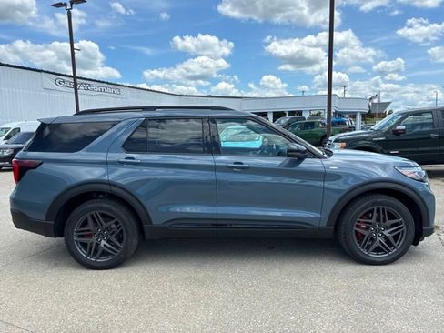 New 2026 Ford Explorer ST-Line w/ ST-Line Street Pack AWD/4WD image 9