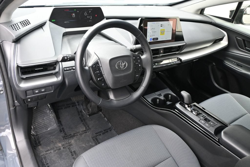 Used 2025 Toyota Prius LE FWD image 8