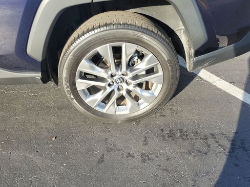 Used 2023 Toyota RAV4 XLE Premium image 5