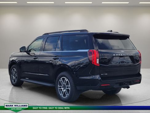 Used 2025 Ford Expedition Active AWD/4WD image 6