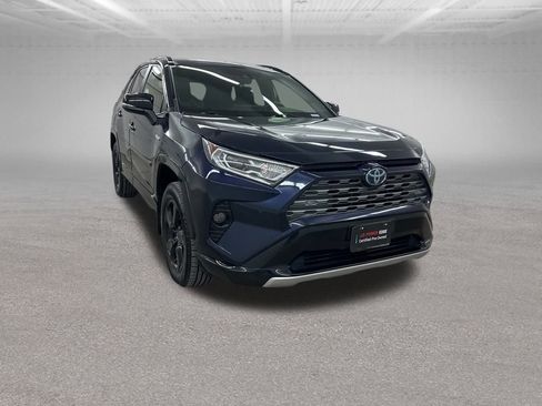 Used 2020 Toyota RAV4 XSE image 3