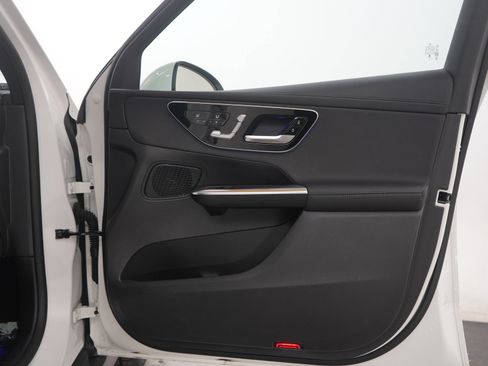 Used 2024 Mercedes-Benz GLC 300 4MATIC image 9